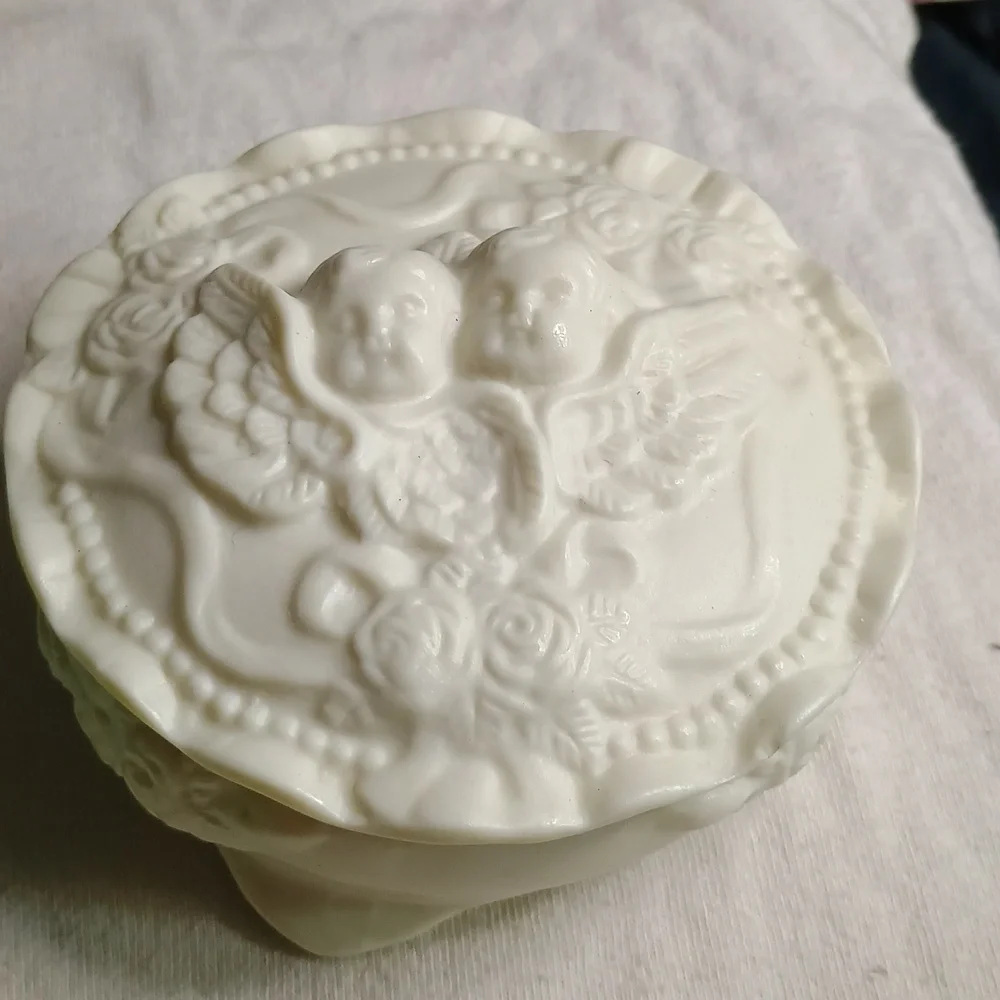 Porcelain Vintage With Pair Of Cherub Angels On Front